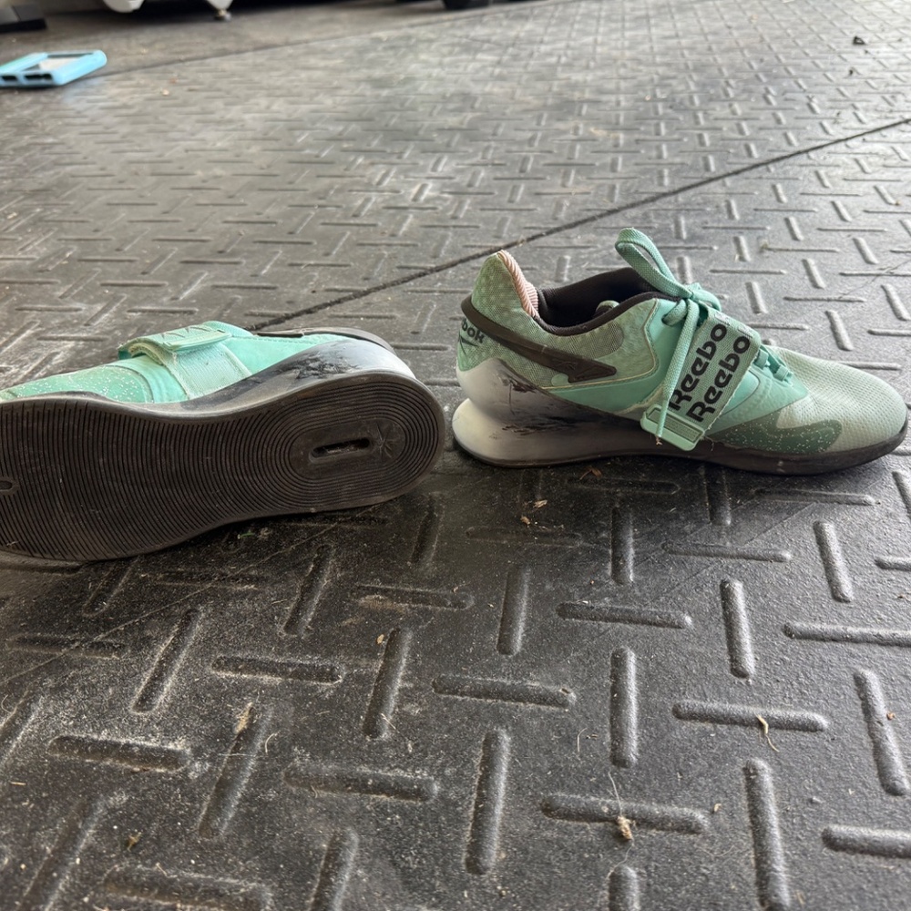 Reebok lifters - Picture 2 of 2